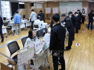 Điểm bỏ phiếu sớm trong cuộc bầu cử Quốc hội khóa 22 tại Seoul, Hàn Quốc ngày 5/4/2024. Ảnh: Yonhap/TTXVN
