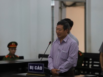 Cựu Giám đốc CDC Khánh Hòa Huỳnh Văn Dõng tại phiên tòa.