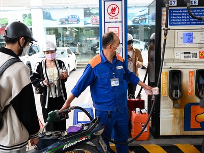 Bộ Công thương sẽ điều hành giá xăng dầu sớm hơn 1 ngày trong kỳ tới.