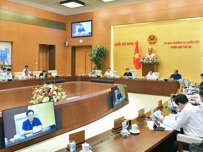 Phiên họp sáng 17/4 của Ủy ban Thường vụ Quốc hội.