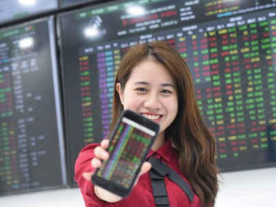 Chọn cổ phiếu, thay vì chọn ngành!