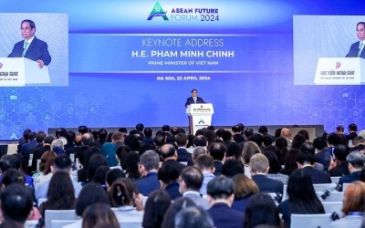 Thủ tướng Phạm Minh Chính và ngài Sonexay Siphandone, Thủ tướng Chính phủ nước Cộng hoà Dân chủ Nhân dân Lào - Chủ tịch ASEAN 2024 dự phiên khai mạc Diễn đàn Tương lai ASEAN. (Ảnh: Đức Thanh)