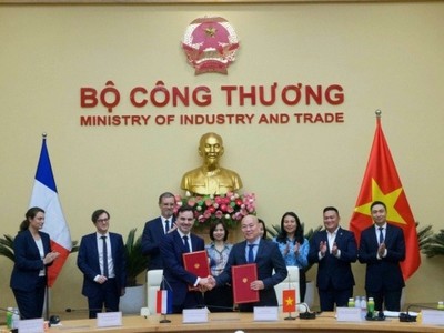 Cục Xúc tiến thương mại (Bộ Công thương) và Cơ quan Thương mại Business France tại Việt Nam ký Biên bản ghi nhớ hợp tác.