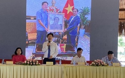 Phó chủ tịch UBND tỉnh Đồng Tháp, Trưởng ban tổ chức Lễ hội Sen Đồng Tháp lần 2/2024 phát biểu khai mạc Họp báo