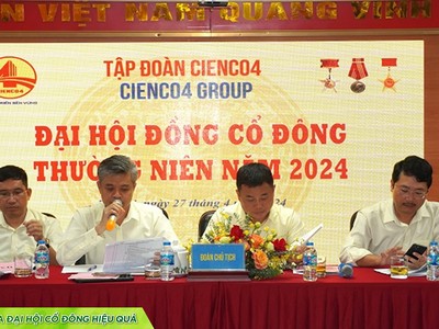 Đoàn Chủ tịch điều hành Đại hội.