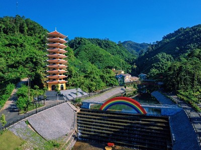 Khu du lịch sinh thái Cổng Trời Đông Giang.