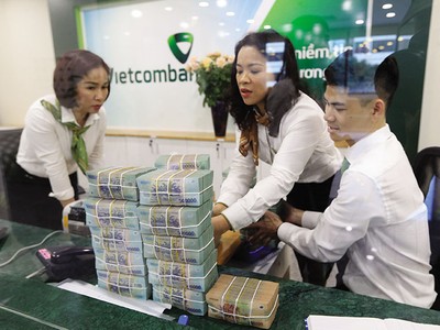 Lãi suất huy động quá thấp khiến huy động vốn toàn hệ thống tính tới cuối quý I/2024 tăng trưởng âm. Ảnh: Đức Thanh