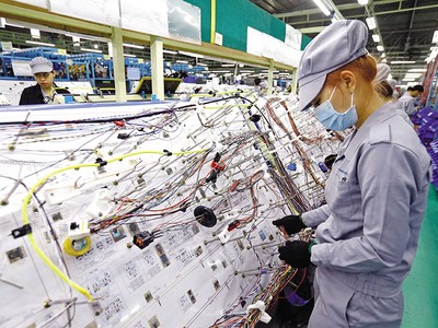 Các doanh nghiệp mong muốn có những cải cách thể chế mạnh mẽ để nền kinh tế phát triển. Trong ảnh: Sản xuất tại Tập đoàn Thaco. Ảnh: Đức Thanh