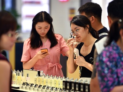 Quy mô người tiêu dùng nữ của Trung Quốc đang gia tăng mạnh mẽ. Ảnh: Tân Hoa xã