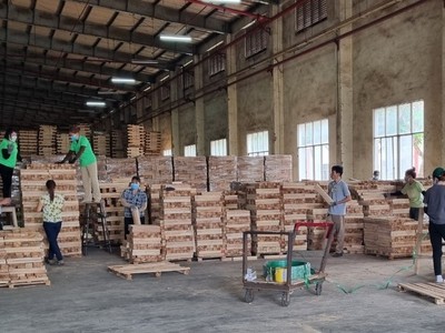 Xuất khẩu gỗ sang Hàn Quốc sẽ khó khăn nếu bị áp thuế chống bán phá giá như dự tính. Ảnh: Gia Huy