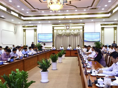 Điểm tích cực trong bức tranh kinh tế của TP.HCM là doanh nghiệp có niềm tin hơn trong việc vay vốn làm ăn so với cùng kỳ năm trước. Ảnh: TTBC TP.HCM