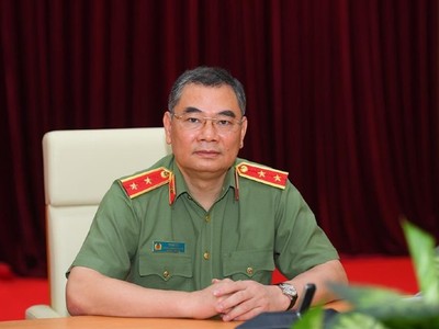 Trung tướng Tô Ân Xô đưa ra cảnh báo của Bộ Công an liên quan tới hành vi lừa đảo từ các nhóm chat, group đầu tư chứng khoán.