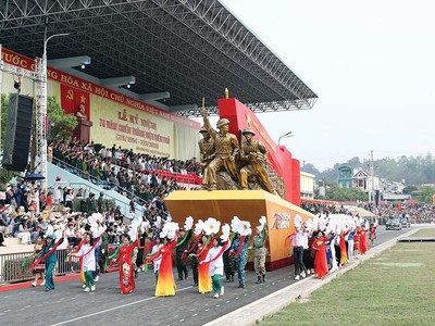 Sơ duyệt Lễ kỷ niệm 70 năm Chiến thắng Điện Biên Phủ Ảnh: Đức Thanh
