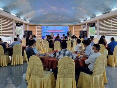 Cafe Doanh nhân là nơi trao gặp gỡ, trao đổi thân thiện cởi mở nhằm kịp thời tháo gỡ những khó khăn, vướng mắc trong quá trình hoạt động sản xuất của các doanh nghiệp. Ảnh: Thanh Tân