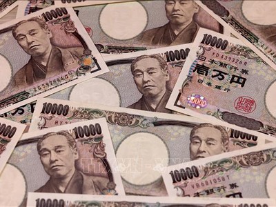 Đồng tiền mệnh giá 10.000 yen của Nhật Bản. Ảnh tư liệu: AFP/TTXVN