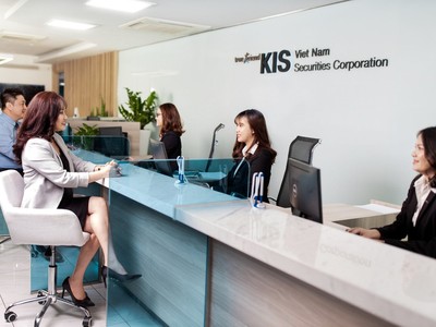 Chứng khoán KIS được vinh danh trong 10 thương hiệu dẫn đầu Việt Nam