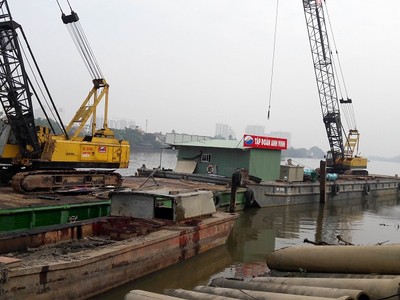 Thi công một gói thầu chống sạt lở bán đảo Thanh Đa.