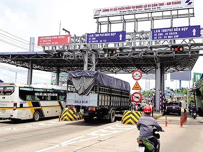 Trạm thu phí Quốc lộ 91, thuộc một trong những dự án BOT giao thông đang gặp khó khăn