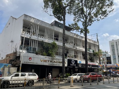 Địa chỉ nhà đất 737 - 739 Trần Hưng Đạo, quận 5, TP.HCM được Sở Tài nguyên và Môi trường TP.HCM thông báo đến 29 lần vẫn chưa tìm được đơn vị thẩm định giá đất. Ảnh: Trọng Tín