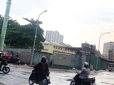 Dự án 220 - Bình Thới còn quây kín tôn