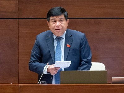 Bộ trưởng Bộ Kế hoạch và Đầu tư Nguyễn Chí Dũng vừa ký báo cáo giải trình ý kiến đại biểu thảo luận tại tổ về kinh tế, xã hội.
