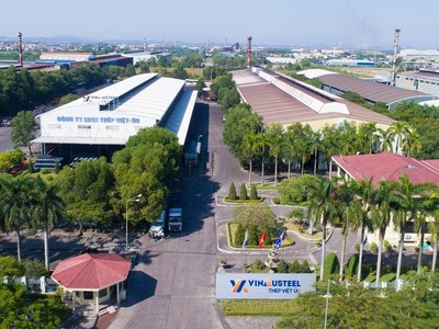 Công ty Liên doanh sản xuất thép Vinausteel (Thép Việt Úc) đang sử dụng hơn 5,5 ha đất xây dựng văn phòng làm việc, xưởng sản xuất, kho cán luyện thép, thời hạn đến hết năm 2025.