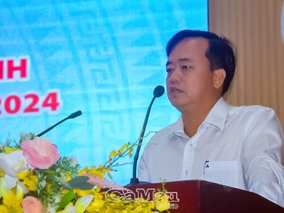 Chủ tịch UBND tỉnh Cà Mau Huỳnh Quốc Việt phát biểu tại buổi đối thoại với nông dân và doanh nghiệp Cà Mau