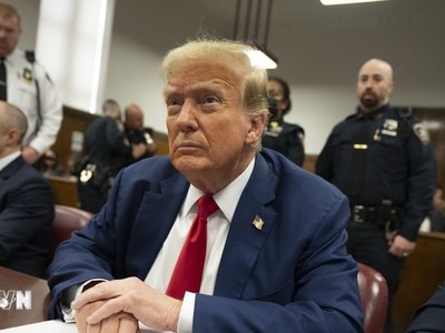 Cựu Tổng thống Mỹ Donald Trump trong phiên xét xử tại Tòa án quận Manhattan ở New York, Mỹ, ngày 6/5/2024. (Ảnh: AFP/TTXVN)