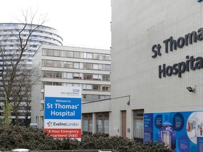 Hai bệnh viện lớn ở London phải hủy một số ca phẫu thuật vì bị tấn công mạng.