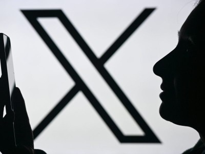 Mạng xã hội X cho phép người dùng chia sẻ nội dung người lớn.