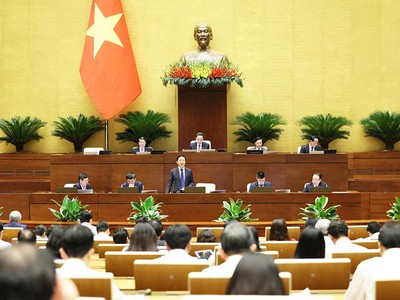 Phó thủ tướng Trần Hồng Hà báo cáo hướng giải quyết những vấn đề nóng được đại biểu Quốc hội, cử tri quan tâm Ảnh: Đ.T