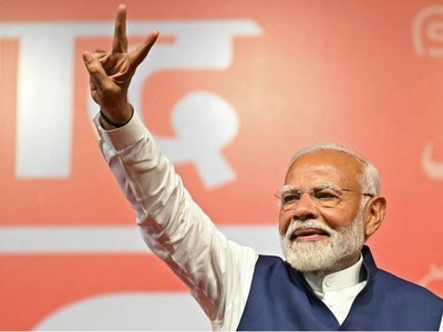 Thủ tướng Ấn Độ Narendra Modi mừng chiến thắng của Liên minh Dân chủ quốc gia (NDA) do đảng Nhân dân Ấn Độ (BJP) đứng đầu, tại New Delhi, ngày 4/6/2024. (Ảnh: AFP/TTXVN)