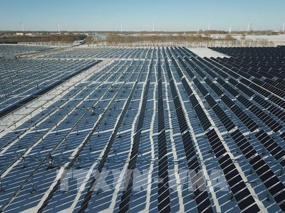 Theo Cơ quan Năng lượng Quốc tế (IEA), tổng đầu tư năng lượng toàn cầu năm nay dự kiến sẽ lần đầu tiên vượt 3.000 tỷ USD. Ảnh: AFP/TTXVN