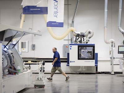 Vốn đầu tư vào sản xuất của các công ty Mỹ được dự đoán sẽ chỉ tăng 3,9% trong năm 2024 do áp lực lãi vay tăng cao. Ảnh: Bloomberg