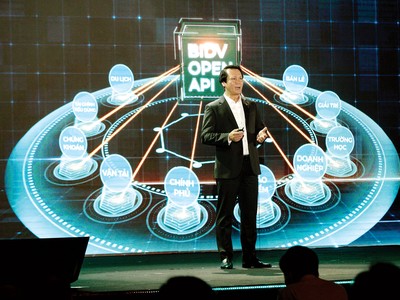 Đại diện BIDV - Phó tổng giám đốc Trần Long chia sẻ về ngân hàng mở và hệ thống BIDV Open API tại sự kiện Chuyển đổi số ngành Ngân hàng 2024