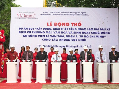 Sau hơn 10 năm động thổ rồi “án binh bất động”, Dự án Bãi đậu xe công viên Lê Văn Tám đã bị UBND TP.HCM thu hồi vào tháng 10/2020