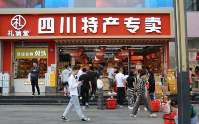 Tổng doanh số bán lẻ hàng tiêu dùng tháng 5 tại Trung Quốc đạt 3,92 nghìn tỷ nhân dân tệ (tương đương 540,32 tỷ USD). Ảnh: AFP