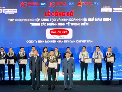 Ông Ngô Việt Phương, Phó tổng giám đốc Kinh doanh Dai-ichi Life Việt Nam nhận vinh danh “Top 10 Doanh nghiệp Sáng tạo và Kinh doanh hiệu quả năm 2024 - Ngành Bảo hiểm” 