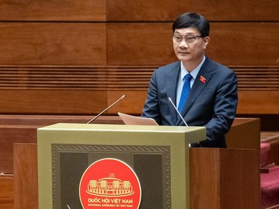 Chủ nhiệm Ủy ban Kinh tế Vũ Hồng Thanh báo cáo giải trình.