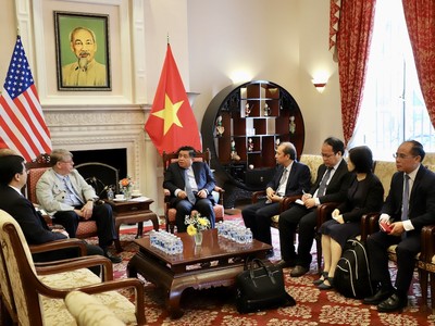 Bộ trưởng Bộ Kế hoạch và Đầu tư Nguyễn Chí Dũng tiếp Tiến sĩ Richard Lawton Thurston, nguyên Phó chủ tịch TSMC. (Ảnh: MPI)