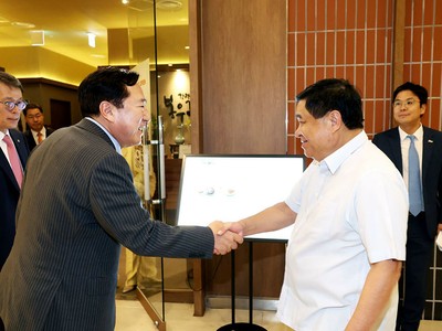 Bộ trưởng Bộ Kế hoạch và Đầu tư Nguyễn Chí Dũng đã có cuộc làm việc với Liên đoàn các doanh nghiệp nhỏ và vừa (KBIZ) và Ngân hàng Công nghiệp Hàn Quốc (IBK). Ảnh: MPI