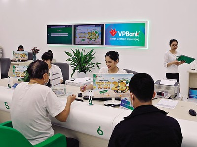 Riêng quý II/2024, số tiền được đẩy ra nền kinh tế là 422.000 tỷ đồng. Ảnh: Đức Thanh