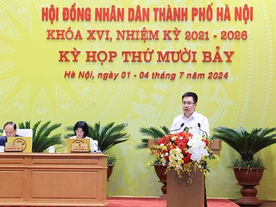 Phó trưởng Ban Kinh tế - Ngân sách (HĐND TP. Hà Nội) Vũ Ngọc Anh báo cáo thẩm tra .