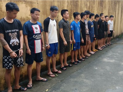 Nhóm đối tượng cho vay lãi nặng, bắt thế chấp bằng tài khoản iCloud. Ảnh: Công an Bắng Giang.