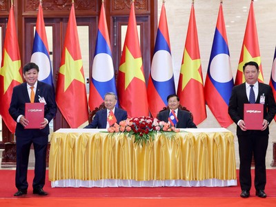 Vietjet (VJC) trao thoả thuận tăng cường kết nối vận tải hàng không Việt Nam - Lào