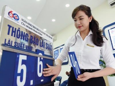 Các yếu tố tạo áp lực tăng lên mặt bằng lãi suất VND đang chiếm ưu thế