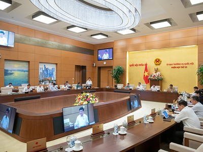 Ủy ban Thường vụ Quốc hội cho ý kiến chuẩn bị Kỳ họp thứ tám của Quốc hội
