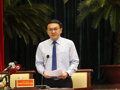 Ông Lâm Đình Thắng, Giám đốc Sở Thông tin và Truyền thông TP.HCM trả lời chất vấn. Ảnh: Thành Nhân.