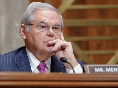 Thượng nghị sĩ Bob Menendez. Ảnh: AP