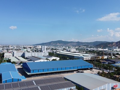 Điện mặt trời được lắp đặt trên mái nhà xưởng trong Khu công nghiệp Hòa Khánh, quận Liên Chiểu, TP. Đà Nẵng.